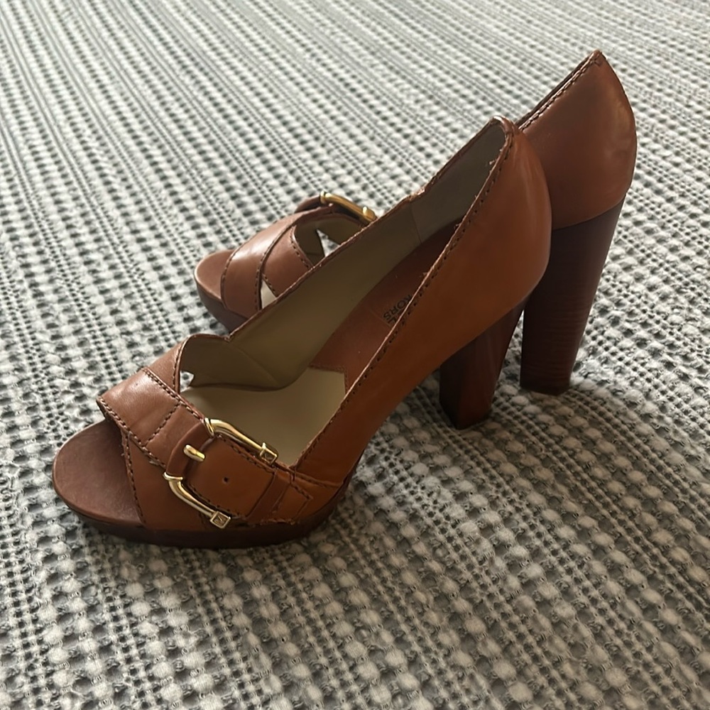 🆕 Michael Kors Leather Heel with Gold Buckle Toe